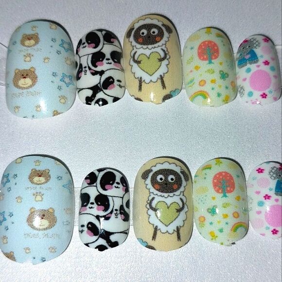Kids custom 10pc  press on nails for girls and teens - Picture 4 of 6